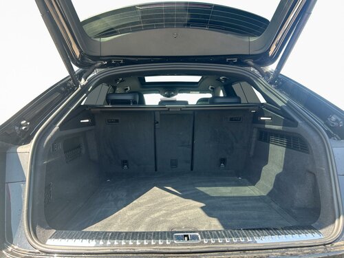 Audi Q8 50 TDI quattro Black 10