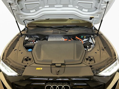 Audi Q8 e-tron S line-50 White 17