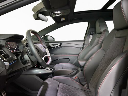 Audi Q4 e-tron e-tron 45 quattro Black 8