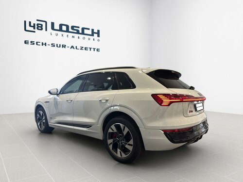Audi Q8 e-tron S line-50 White 3