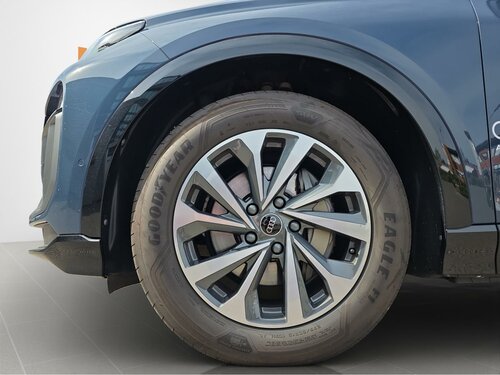 Audi Q6 285kW e-tron quattro Blue 6