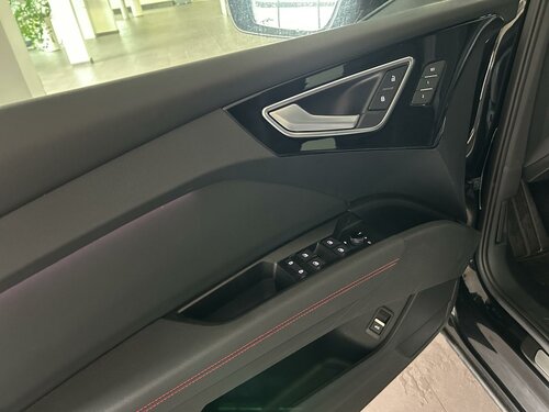 Audi Q4 e-tron e-tron 45 quattro Black 13