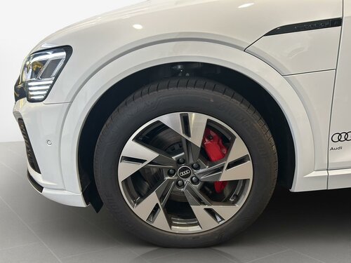 Audi Q8 e-tron S line-50 White 6