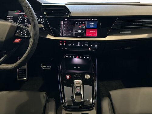 Audi RS3 TFSI Limousine quattro S troni Blue 11