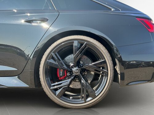 Audi RS6 Avant Black 5
