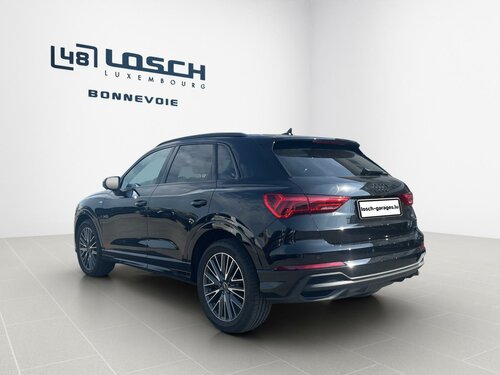 Audi Q3 S line Black 4
