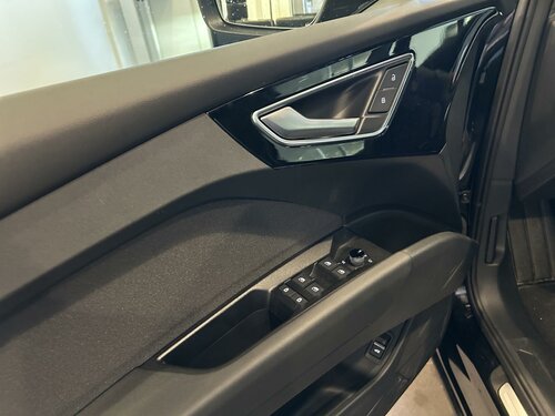 Audi Q4 e-tron Sportback Black 13