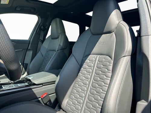 Audi RS6 Avant Black 9