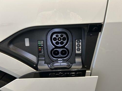 Audi Q8 e-tron S line-50 White 18
