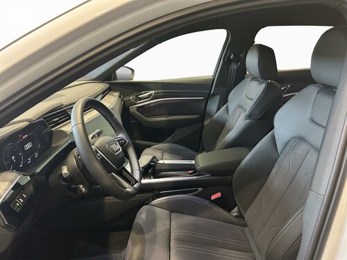 Audi Q8 e-tron S line-50 White 8