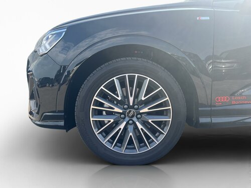 Audi Q3 S line Black 6