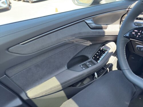 Audi A6 Avant TDI quattro S tronic Black 13