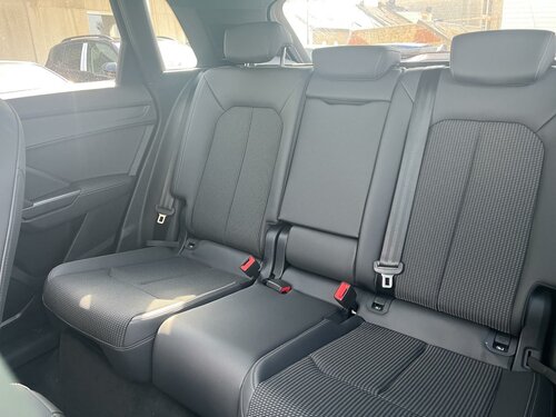 Audi Q3 S line Black 15