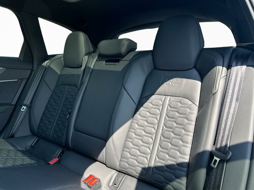 Audi RS6 Avant Black 10