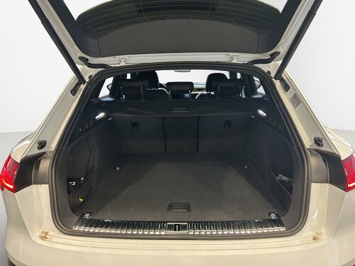 Audi Q8 e-tron S line-50 White 16