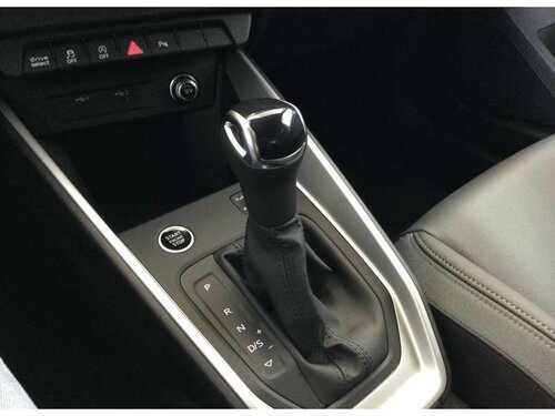 Audi A1 Sportback advanced White 9