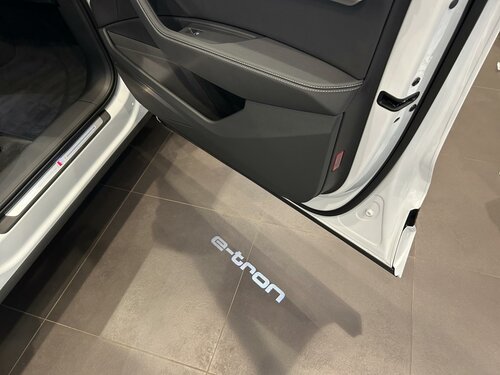 Audi Q8 e-tron S line-50 White 20